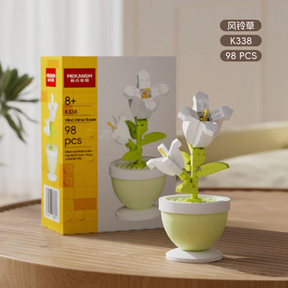 Green flower pot building blocks with white petals and yellow details in light pots